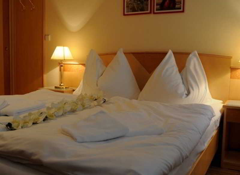 קרלובי וארי Hotel Maltezsky Kriz מראה חיצוני תמונה