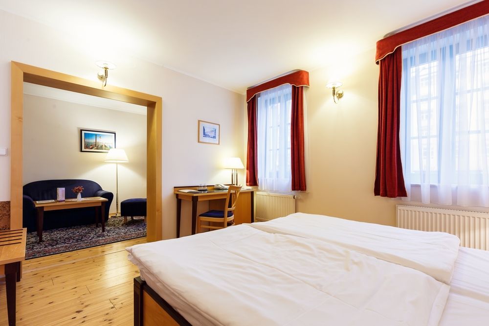 קרלובי וארי Hotel Maltezsky Kriz מראה חיצוני תמונה