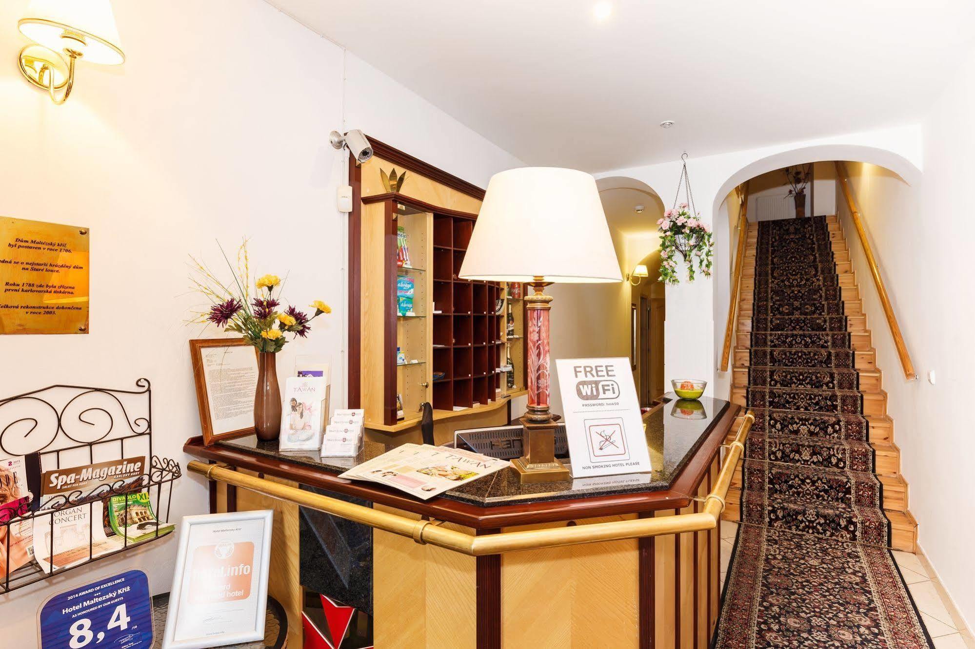קרלובי וארי Hotel Maltezsky Kriz מראה חיצוני תמונה