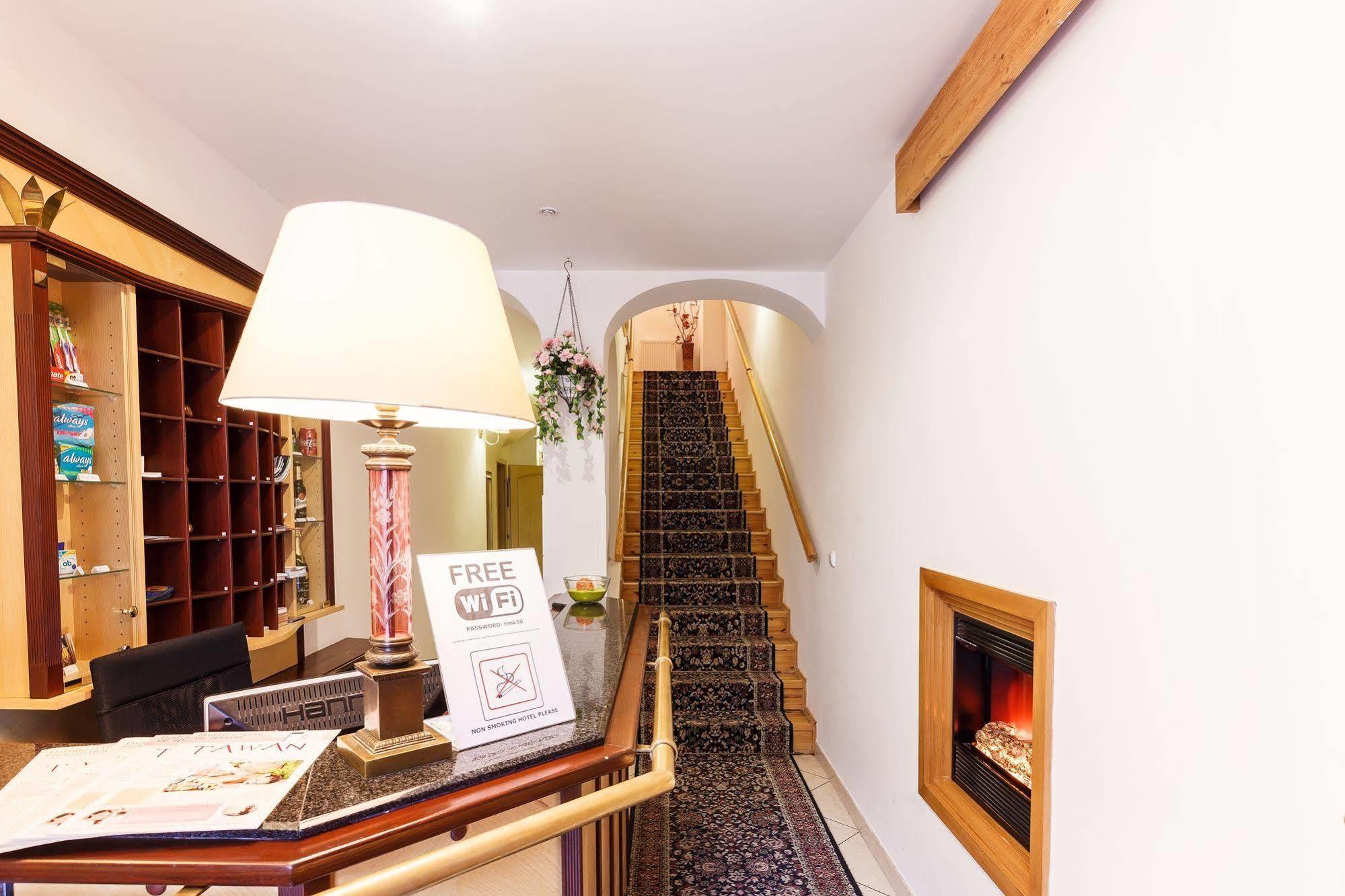קרלובי וארי Hotel Maltezsky Kriz מראה חיצוני תמונה