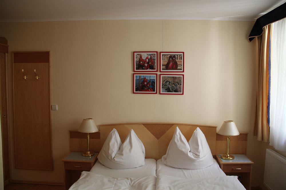 קרלובי וארי Hotel Maltezsky Kriz מראה חיצוני תמונה